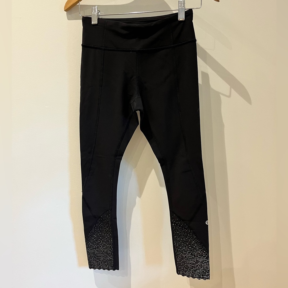 Lululemon reflective scalloped leggings, size 4